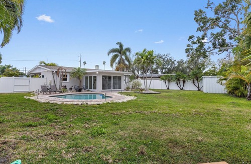 Shore Acres House | True Private Oasis offering Comfort, Charm and Adventure.