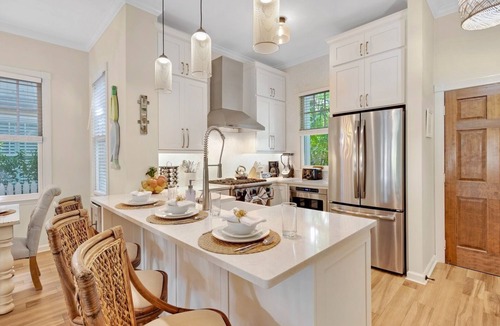 Bahama Village House | *TRUMAN’S TROVE @ THE ANNEX* Home & Pool + Last Key White Glove Service.