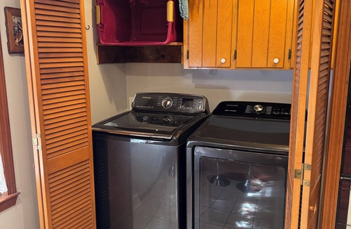 Reed Creek House | Tucked Away: Waterfront, Hot Tub, Pickleball, 9 Guests, High End Kitchen & Baths