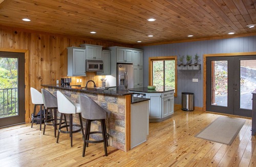 Six Mile House | Turtle Cove Lakefront Retreat - Lake Keowee 180 ft shoreline, deep-water dock