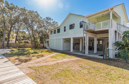 Crystal River House | Twin Heron Hideaway on Ozello Trail on a deep water canal, hot tub, kayaks, firepit, sleeps 6.