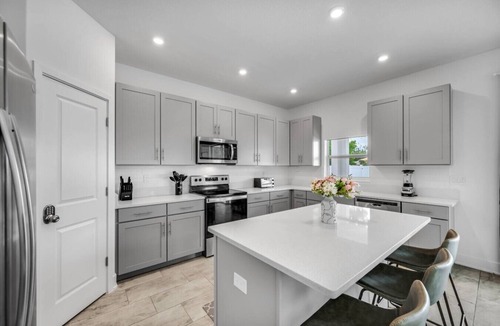 Tampa House | Twin Villa Estate 11BR 2 Pools Sleeps 30+