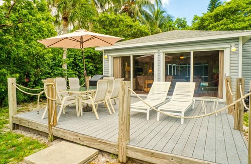 Captiva House | Two Bedroom Pool Home- Captiva Baywatch