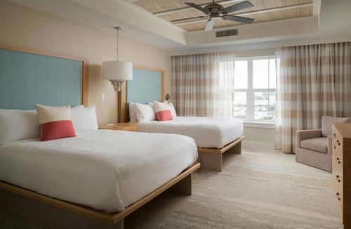 Holmes Beach Hotel | Two-Bedroom Villa w/Balcony and Pool Near AMI Sunset Spots & Kayak Launch