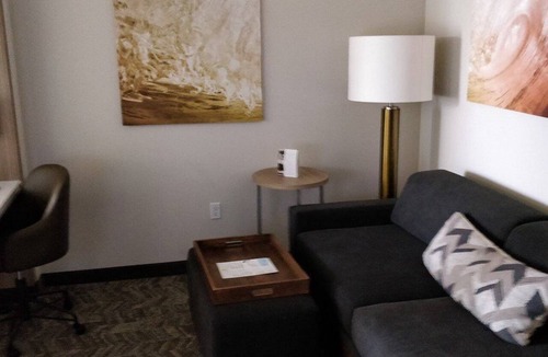 Clearwater Beach Hotel | Two Great Units, Pool, Near Clearwater Beach, Restaurant and Bar!
