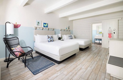 New Town Hotel | Two Rooms w/2 Queen beds at Blue Flamingo Resort Key West l 2 Pools & Shuttle