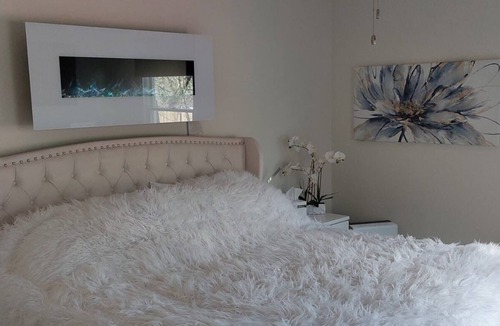Upper Oakmont House | U.S. Open Charming 2-bedroom house with AC, WiFi in pleasant Oakmont