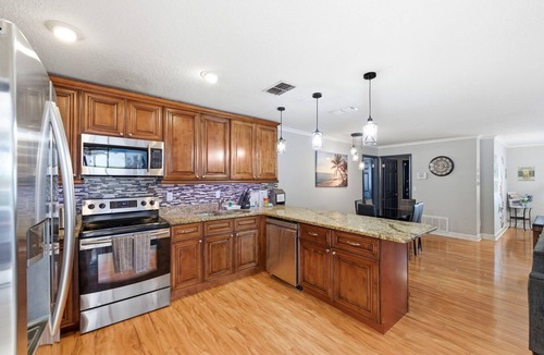 Rustic Oaks House | Ultimate Family Getaway | Heated Pool & Game Room