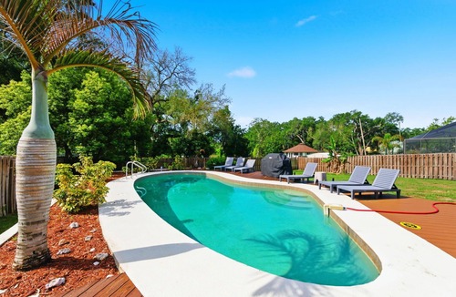 Rustic Oaks House | Ultimate Family Getaway | Heated Pool & Game Room