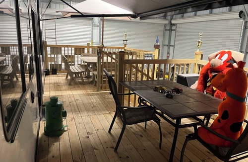 Ridge Manor House | Ultimate Glamping Stay & Play Fun Spot