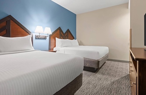 Tannersville Hotel | Unforgettable Getaway! 2 Units w/Indoor Waterpark & Ski Shuttle!