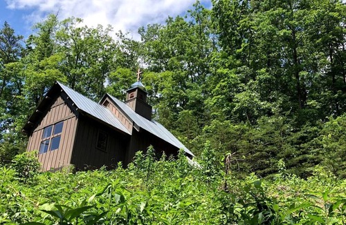 Upper Peachtree Cabin | Unique Accommodation with Sauna for a Glamping Experience near Nantahala River, North Carolina