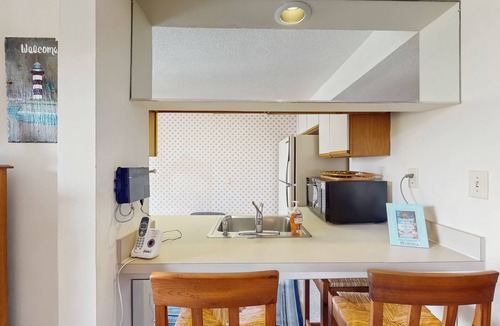 Shelter Cove Condo | Unique condo w/bay view, balcony & spiral staircase - great location