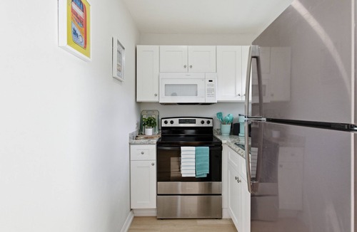 Naples Villa | Unit B Modern Retreat Few minutes Away 5th Ave, Beach and Old Naples .Lake View