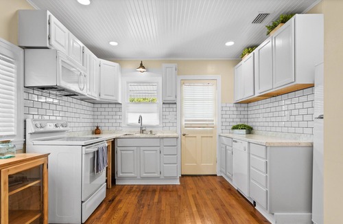 United Central House | unusually private centrally located historic bugalow