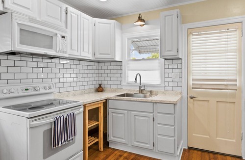 United Central House | unusually private centrally located historic bugalow