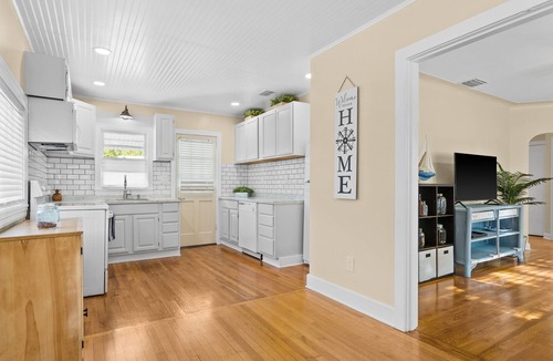United Central House | unusually private centrally located historic bugalow