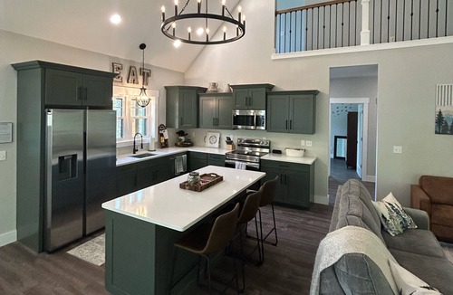 Hamlin House | Unwind in Nature: Grab your Hideout vacation dates for a memorable vacation!