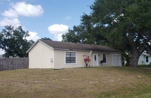 Port Saint Lucie House | Updated 2-bedrm 2 bath turnkey pool home w central air, Wi-Fi, 15 min to beach.