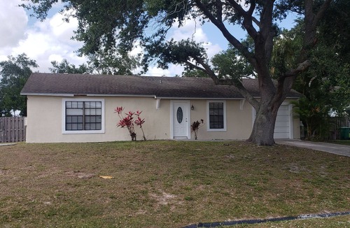 Port Saint Lucie House | Updated 2-bedrm 2 bath turnkey pool home w central air, Wi-Fi, 15 min to beach.