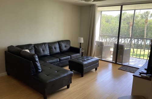South Pasadena Condo | Updated 2nd floor 2/2 Condo just 5 minutes to top-ranked St Pete Beach