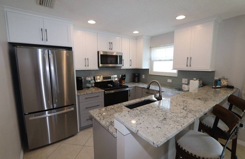 Indian Shores Condo | Updated Beachside Condo! 2 Balconies, Grill, FREE Parking & FREE Activities! ~ 6 Pipers Nest