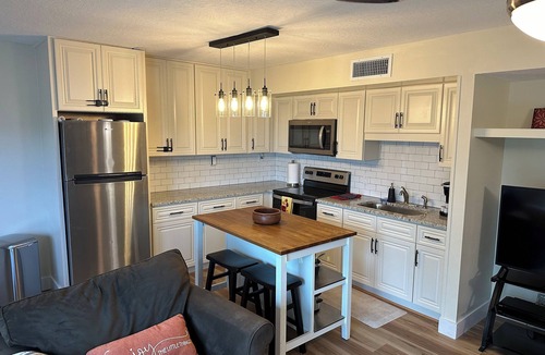 Melbourne Condo | UPDATED! Downtown Melbourne Condo with Harbor Views!