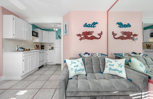 North Redington Beach Condo | Updated! Just Steps to the Sand! FREE Activities! Onsite Laundry & Free Parking ~ Sea Rocket #1