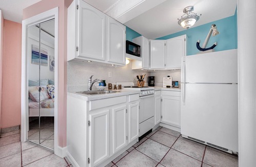 North Redington Beach Condo | Updated! Just Steps to the Sand! FREE Activities! Onsite Laundry & Free Parking ~ Sea Rocket #1