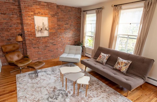 Mill River Apartment | Upper Maisonette, Court Street