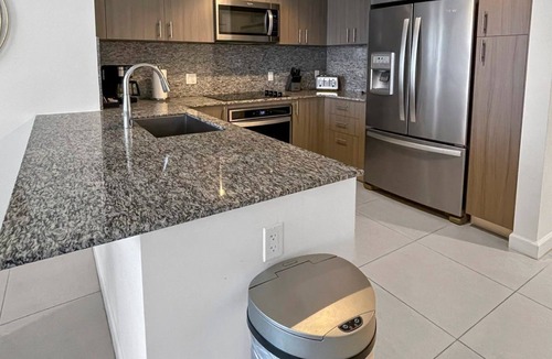 Doral Apartment | Upscale 2BR City-View Suite | Pool, Sauna & Spa