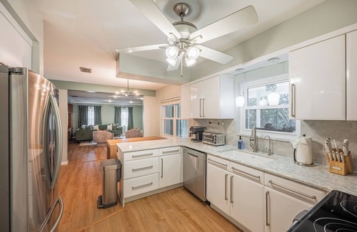 Lake Magdalene House | Upscale Pool Retreat+Sleeps 12+King Beds+Renovated