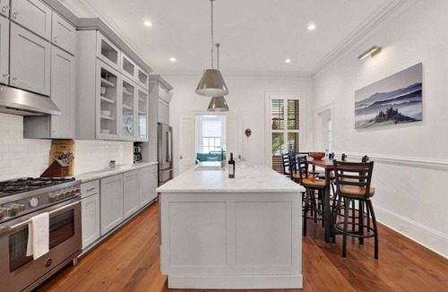 Savannah Victorian District House | Upscale Townhome + Carriage Savannah, Near Forsyth