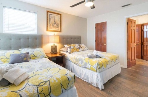 Lindfields Villa | Upscale Well-Appointed Holiday Villa! Private Pool