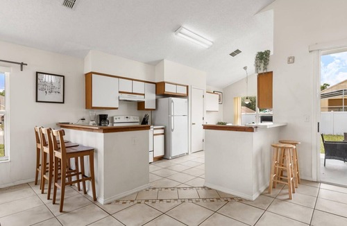 Chatham Park Cottage | Upstay: Bright Family-friendly Retreat With Patio
