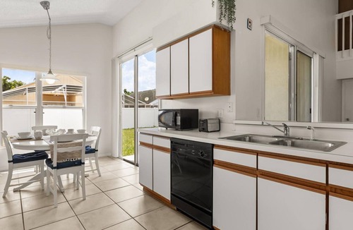 Chatham Park House | Upstay: Bright Family-Friendly Retreat with Patio
