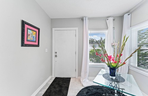 Historic Uptown House | Uptown Flamingo Bungalow Downtown St Pete Walk to Crescent Lake Park