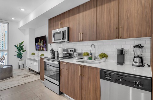 Overtown Apartment | Urban 1 Bed Oasis Near Brickell W/Free Parking