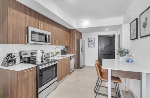 Overtown Apartment | Urban 1 Bed Oasis Near Brickell W/Free Parking