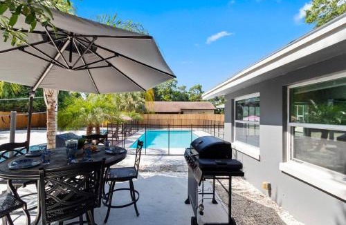 Highpoint Apartment | Urban Escape Artificial Beach W Volleyball Pit