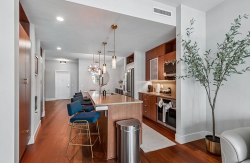 Channel District Condo | Urban Fun: Lightning Fans, Concerts & Conventions