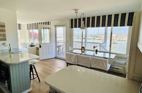 North Beach Haven House | Newly Renovated Bayfront Charmer Walk to center of Beach Haven