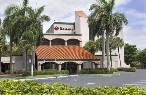 Villages of Palm Beach Lakes Hotel | Ramada by Wyndham West Palm Beach Airport