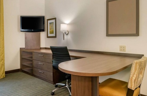 Biggar House | Vacation Day Is Always A Great Idea! Kitchenette, Outdoor Pool, Free Parking