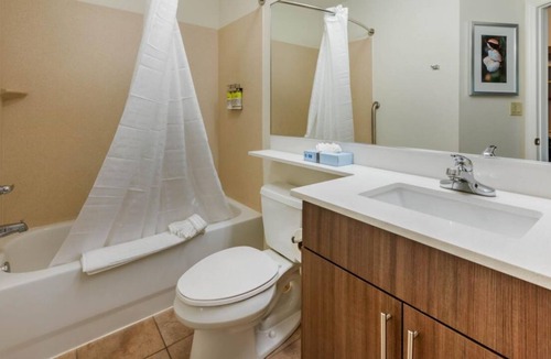 Biggar House | Vacation Day Is Always A Great Idea! Kitchenette, Outdoor Pool, Free Parking