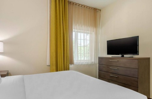 Biggar House | Vacation Day Is Always A Great Idea! 2 Convenient Units, Free Parking, Pool