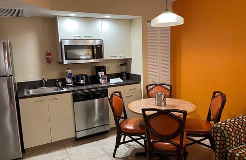 Weston Condo | Vacation Village at Bonaventure Studio Unit Friday Check-In