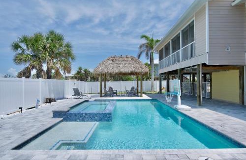 Fort Myers Beach House | Vallies Villa & Montys Place by Sun Palace Vacations