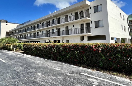 Pelican Bay Apartment | Vanderbilt Beach Waterfront Condo