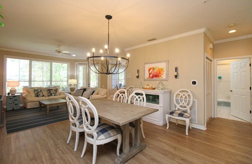 Rural Estates Villa | VANDERBILT COUNTRY CLUB BUNDLED GOLF TRANSFER TO THIS BEAUTIFUL 2/2 HOME